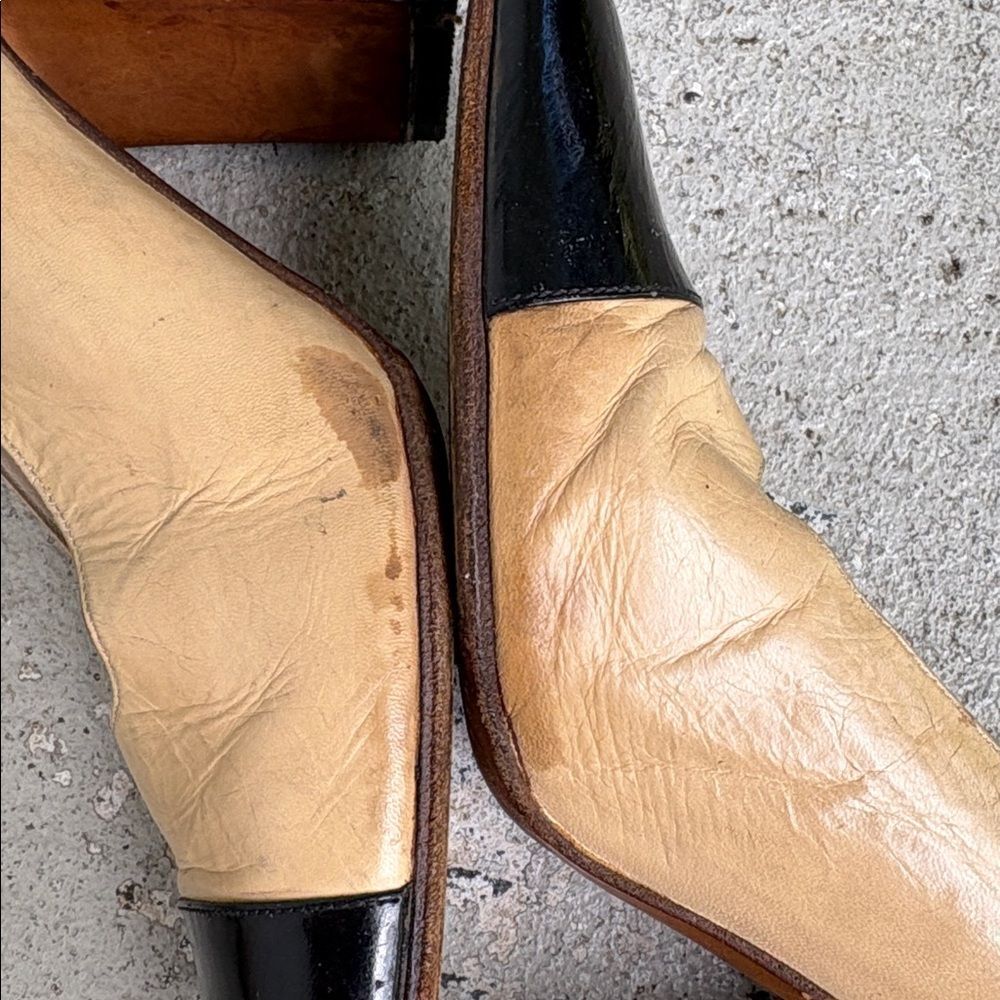 Vintage tan and black Chanel heels - Picture 4 of 8